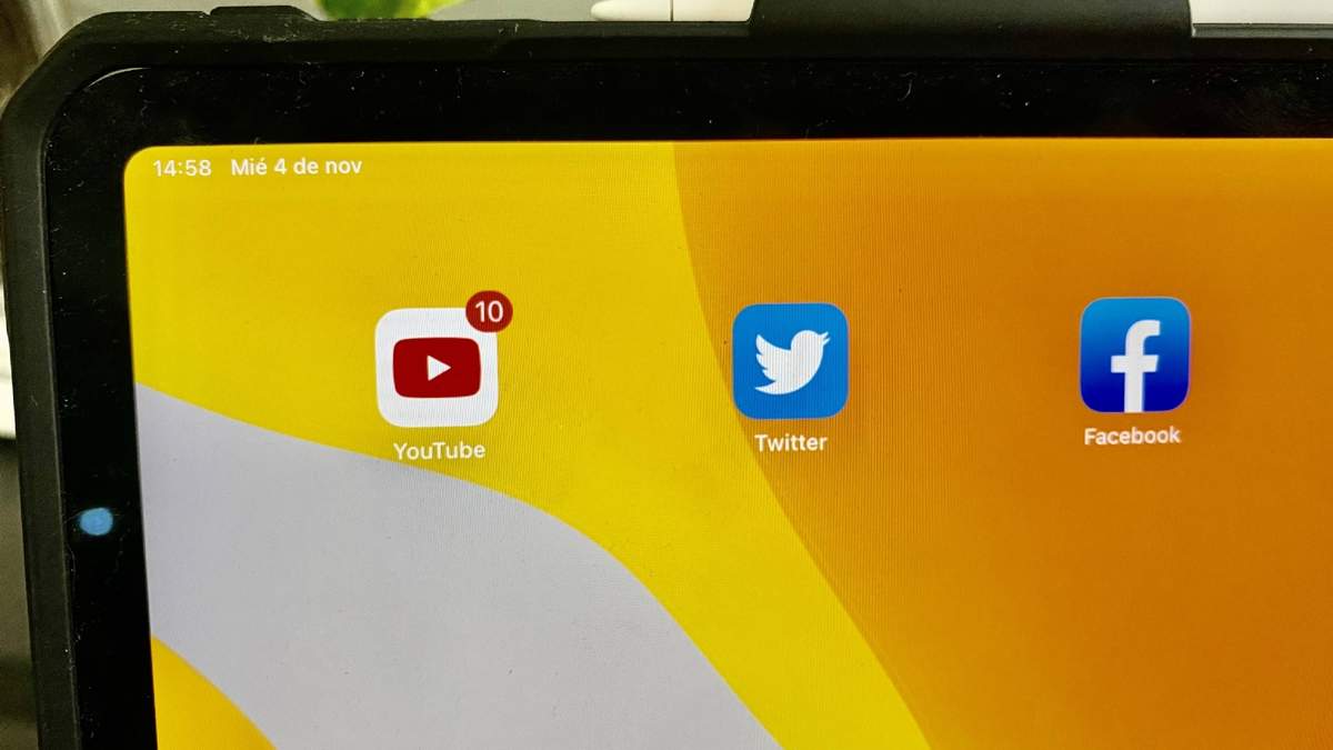 Apps de Twitter y Facebook en un celular