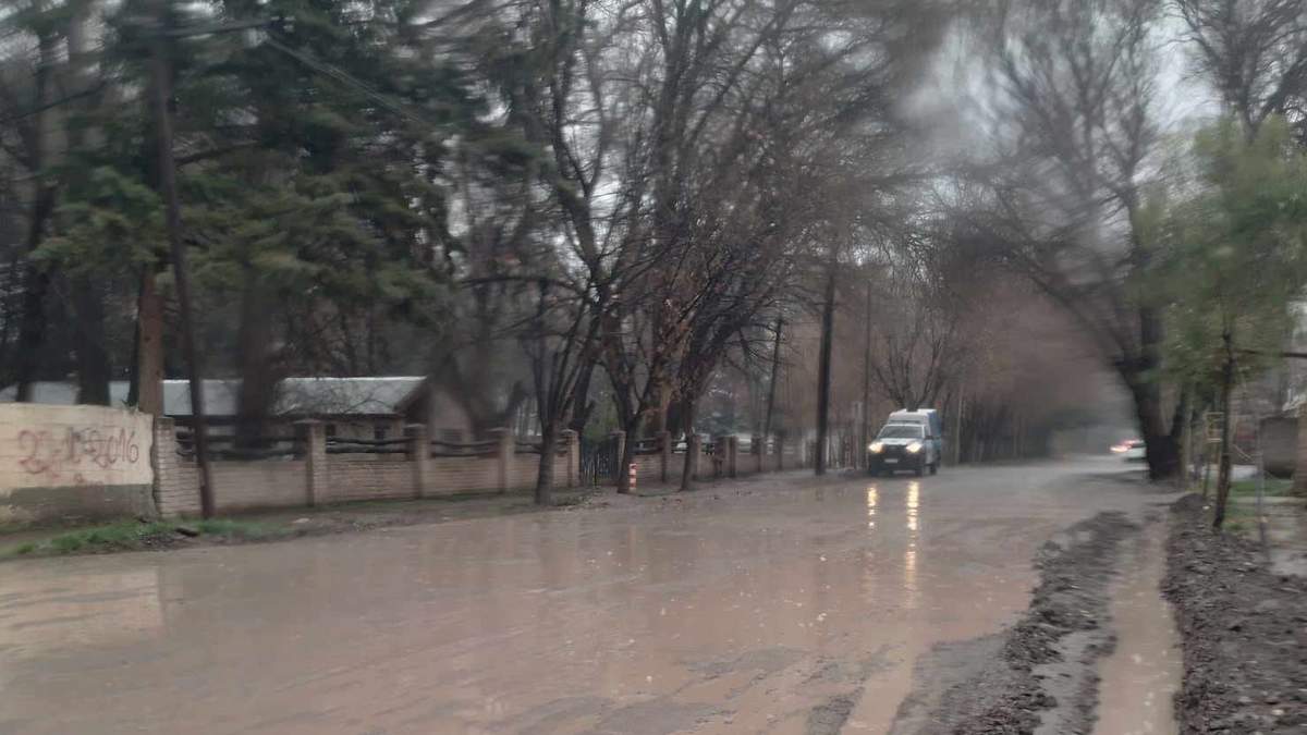 Alerta roja por lluvias en la zona cordillerana del norte neuquino. Fuente: (Juan Carlos Parada)