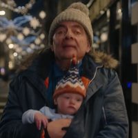 "Hombre vs. Bebé", la miniserie navideña que la rompe en Netflix