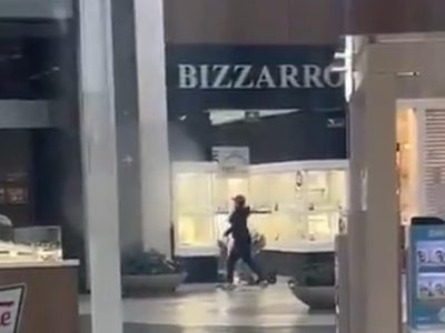 Con mazos, dos hombres rompen cristales e intentan robar una joyería Bizarro en San Ángel (Videos)