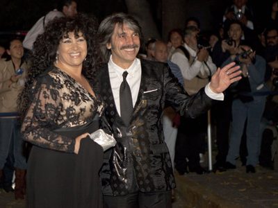 Reviven en redes posturas antivacunas de Amanda Miguel, viuda de Diego Verdaguer