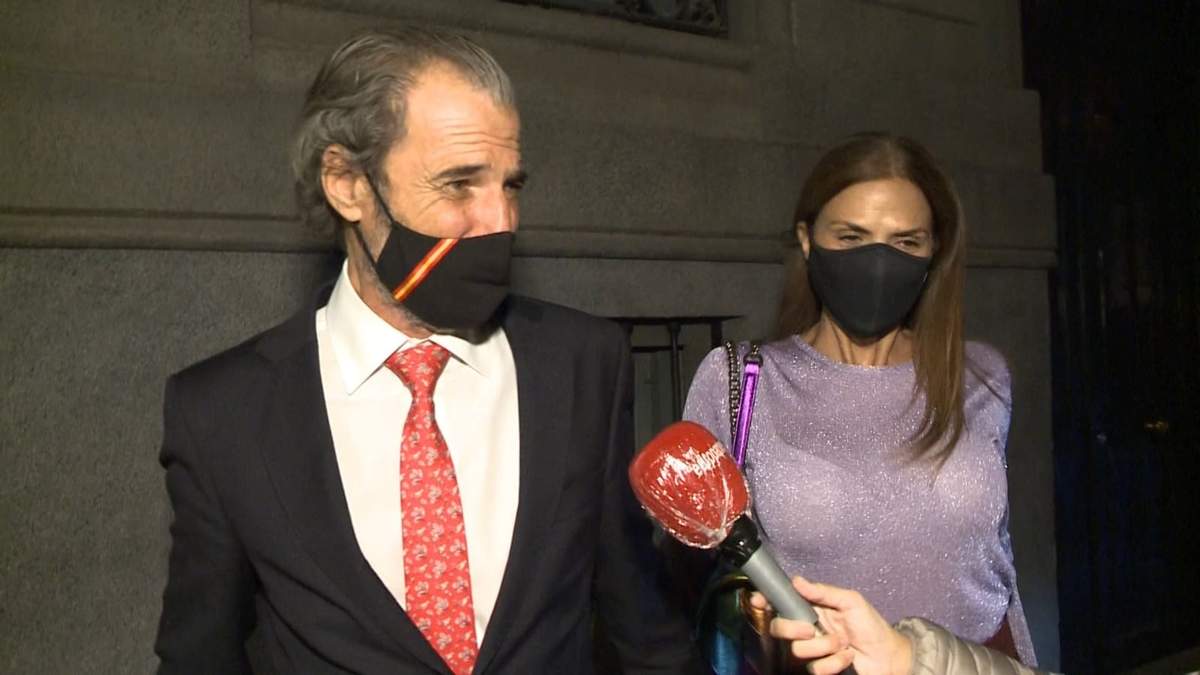 Javier García Obregón y su esposa. Fuente: (Twitter)