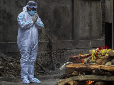 Nueva crisis sanitaria en India: médicos luchan por frenar la propagación del hongo negro