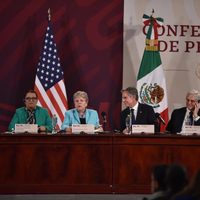 Bárcena condena construcción de muro fronterizo pero exculpa a gobierno de Biden