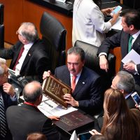 Senado aprueba reformas para que migrantes puedan revalidar estudios