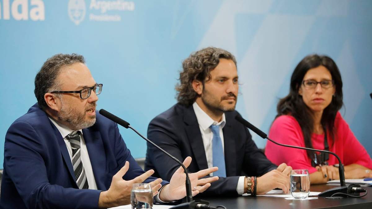 Matías Kulfas junto a Santiago Cafiero y Paula Español. Fuente: (Instagram)