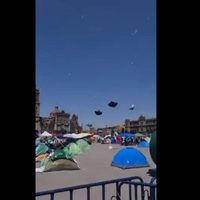 AMLO se mofa de Frena: me acusan de poner ventiladores para que se vuelen sus carpas