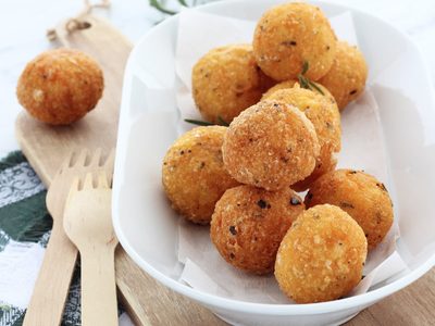 Aprovechá la polenta que te sobró del día anterior: hacé esta receta de bocaditos fácil y sin gluten