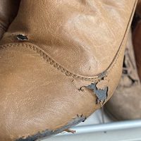 No tires esos zapatos de cuerina viejos: con un ingrediente casero podés revivirlos y durarán muchos años