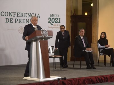 AMLO anuncia acuerdo para regularizar "autos chocolate"