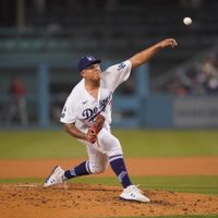 Julio Urías llega a 18 victorias con los Dodgers