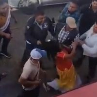 Alcalde de San Pedro Ixtlahuaca solicita licencia tras ser grabado golpeando a una mujer (Video)