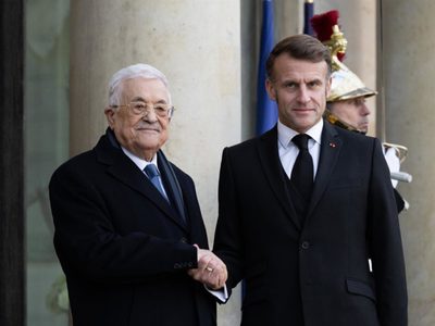 Macron anuncia ante Abbas la creación de un comité para consolidar el Estado de Palestina