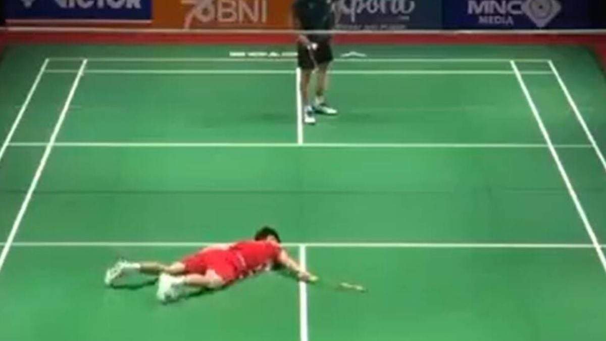 Zhang Zhijie, jugador de badmintón de 17 años, murió en pleno partido