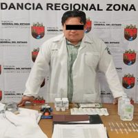 Fiscalía de Chiapas detiene a falso médico, aplicaba suero por vacunas covid-19