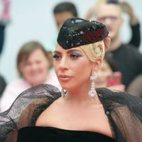 Lady Gaga puede llevarse el premio por la mejor artista del año dejando afuera a estas popstars