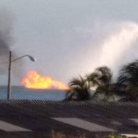 Ducto de Pemex se incendia frente a terminal de Dos Bocas (Videos)