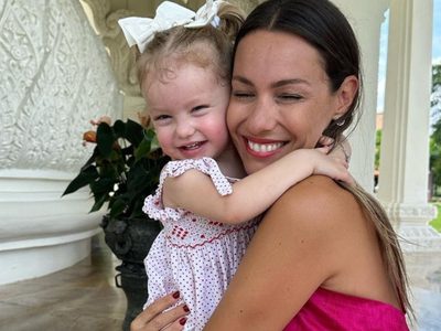 Pampita comparte con su hija, Anita, el accesorio que será furor en primavera-verano: aprendé a usarlo