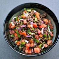 La ensalada marroquí de lentejas, fresca y especiada que vas a amar para comer con todos los nutrientes en verano