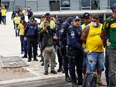 El gobierno de Brasil liberó a más de100 detenidos por los ataques en Brasilia