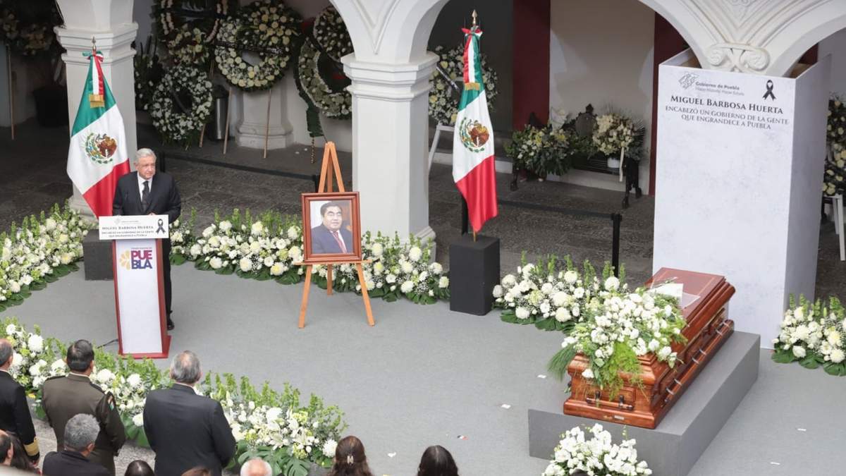 López Obrador en el homenaje a Miguel Barbosa