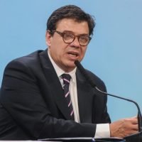 Moroni no descarta la reducción de la jornada laboral: “Es un tema para estudiar sin apuro”
