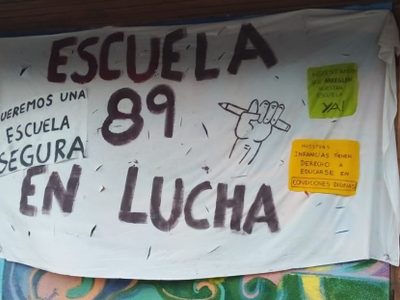 Por problemas edilicios en la Escuela 89 de San Martín de los Andes, una docente se accidentó