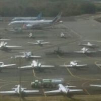 Exhibe AMLO flotilla de aviones de gobernadores