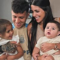 El extraño regalo que le hicieron Valentina Cervantes y Enzo Fernández a su hijo