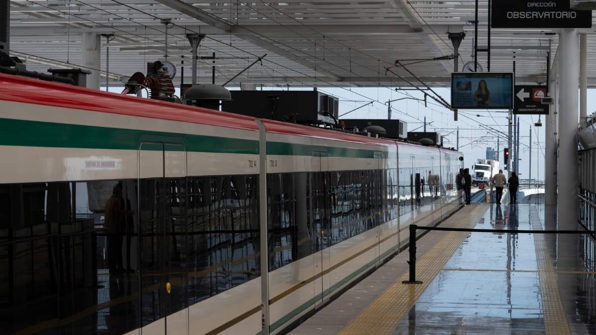 Tren México-Toluca “El Insurgente”