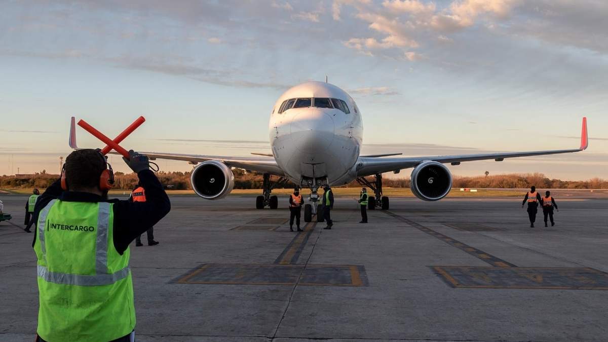 Arribo de vacunas al Aeropuerto Internacional de Ezeiza. Fuente: (Twitter)