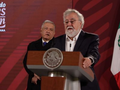 "Conservadores autoritarios” fueron los que espiaron a Alejandro Encinas: AMLO
