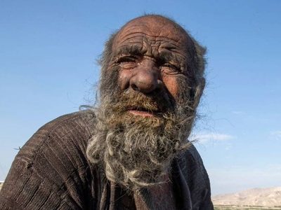 Muere “el hombre más sucio del mundo” poco después de bañarse por primera vez en 60 años