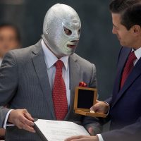 Con cinco meses de retraso y en plenas campañas, Peña Nieto entrega el PND 2017