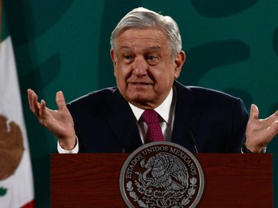 The Wall Street Journal se pregunta si AMLO es una amenaza para la democracia