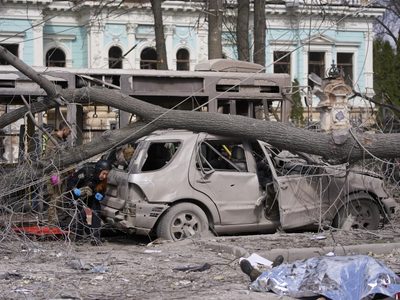 Misiles rusos impactan ciudad ucraniana en celebración de Domingo de Ramos; hay más de 30 muertos
