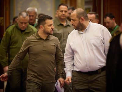 Presidente de Ucrania dice que reemplazará a su ministro de Defensa esta semana
