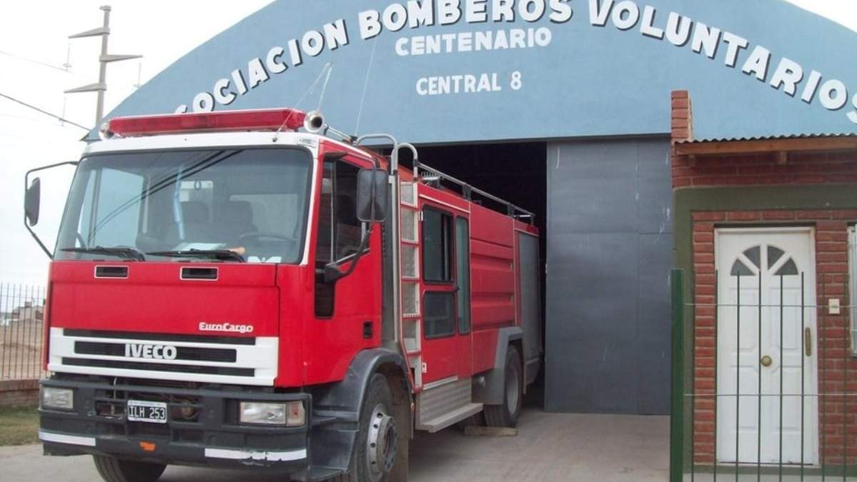 Bomberos Voluntarios de Centenario. Fuente: (Twitter)