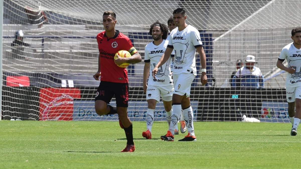 Christian Rivera anota el segundo gol  de Tijuana ante Pumas