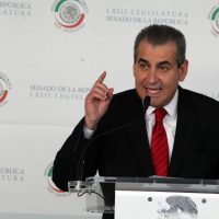 Ochoa Reza "privilegia simulación": senador Miguel Ángel Chico al renunciar al PRI para irse con AMLO