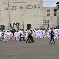 Médicos alzan la voz contra la precarización del sector salud