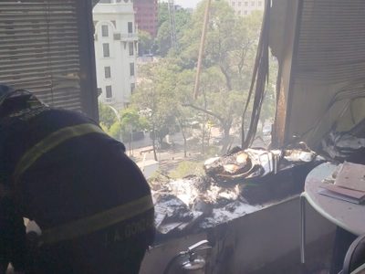 Se registra conato de incendio en Torre del Bienestar; no hay lesionados