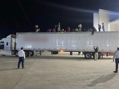 INM rescata a 359 personas migrantes que viajaban en la caja de un tractocamión en Veracruz