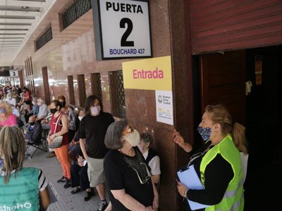 Apuntan contra Rodríguez Larreta y Quirós por la vacunación a mayores en la Ciudad de Buenos Aires