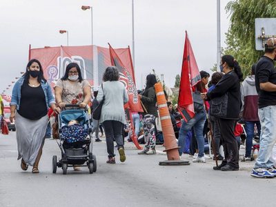 En las calles, el FOL pide ayuda para viajar al Encuentro Nacional de Mujeres