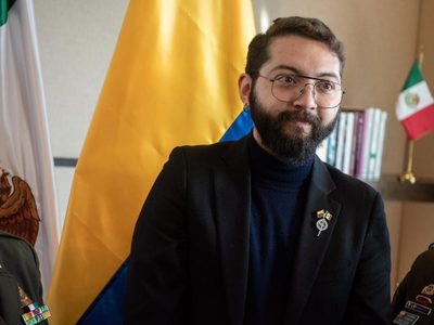 "No hay otra opción", AMLO debería negociar con los grupos criminales: Embajador de Colombia