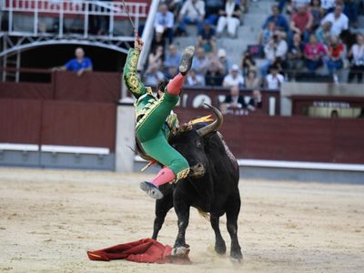 Torero mexicano sufrió una cornada de 20 centímetros en la espalda