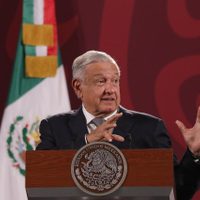AMLO pide a empresarios refresqueros y cerveceros de NL detener su producción y ceder el agua