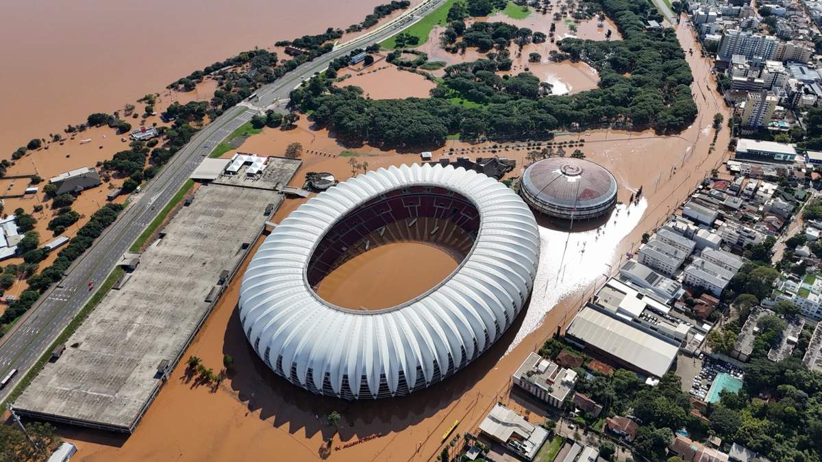 El estadio Beira Rio inundado después de fuertes lluvias en Porto Alegre