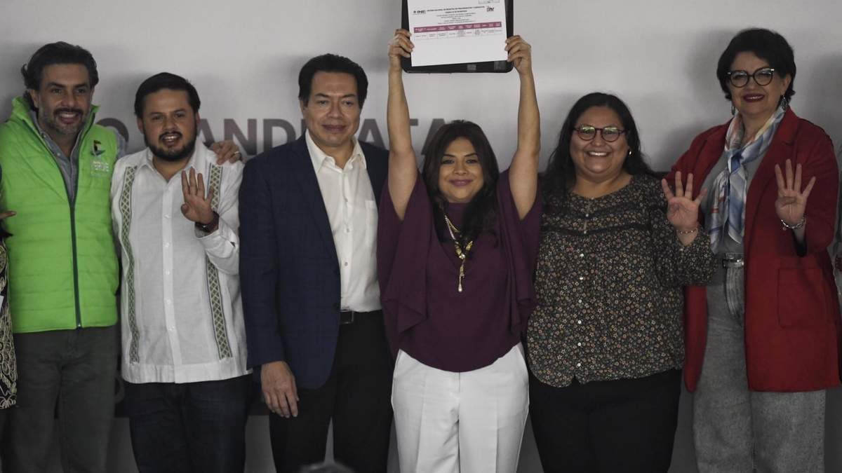 Clara Brugada en la sede del Instituto Electoral de la Ciudad de México